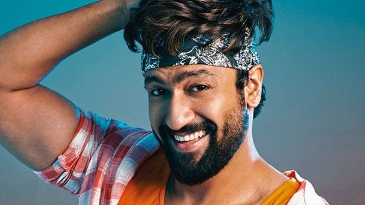 Vicky Kaushal Embodies 90s Bollywood Hero Look In Govinda Naam Mera New ...