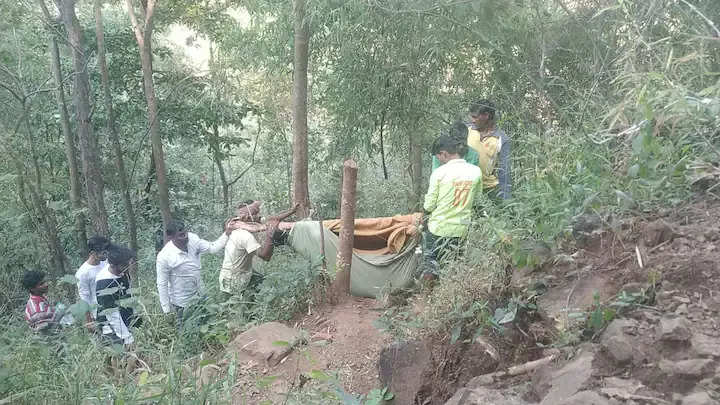Nashik_Surgana_Sakhalsond waterfall engineering student dead