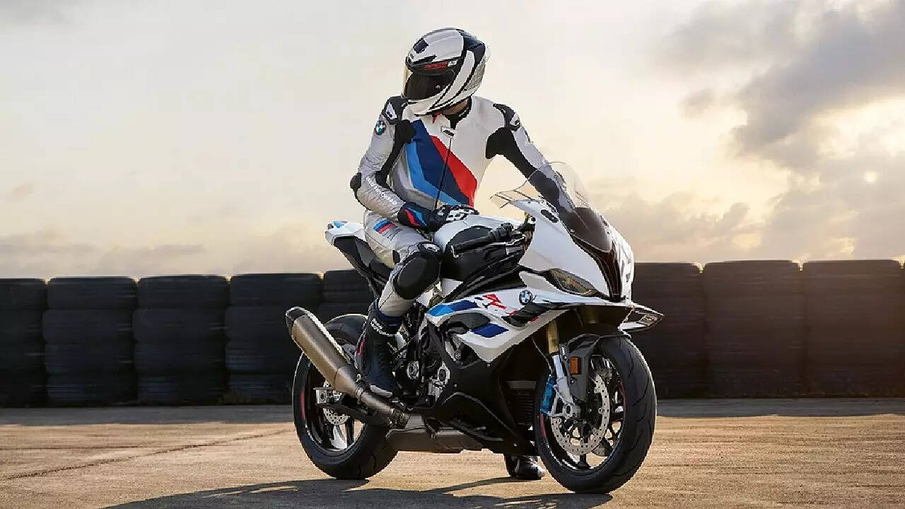 2023 BMW S1000RR wings generate 10 kg of downforce