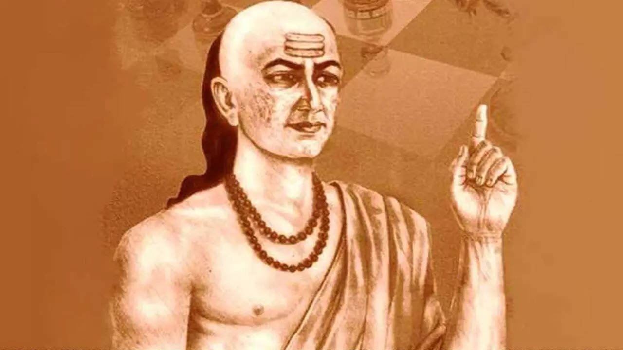 Chanakya Niti: Getting the support of THESE three will help you ...