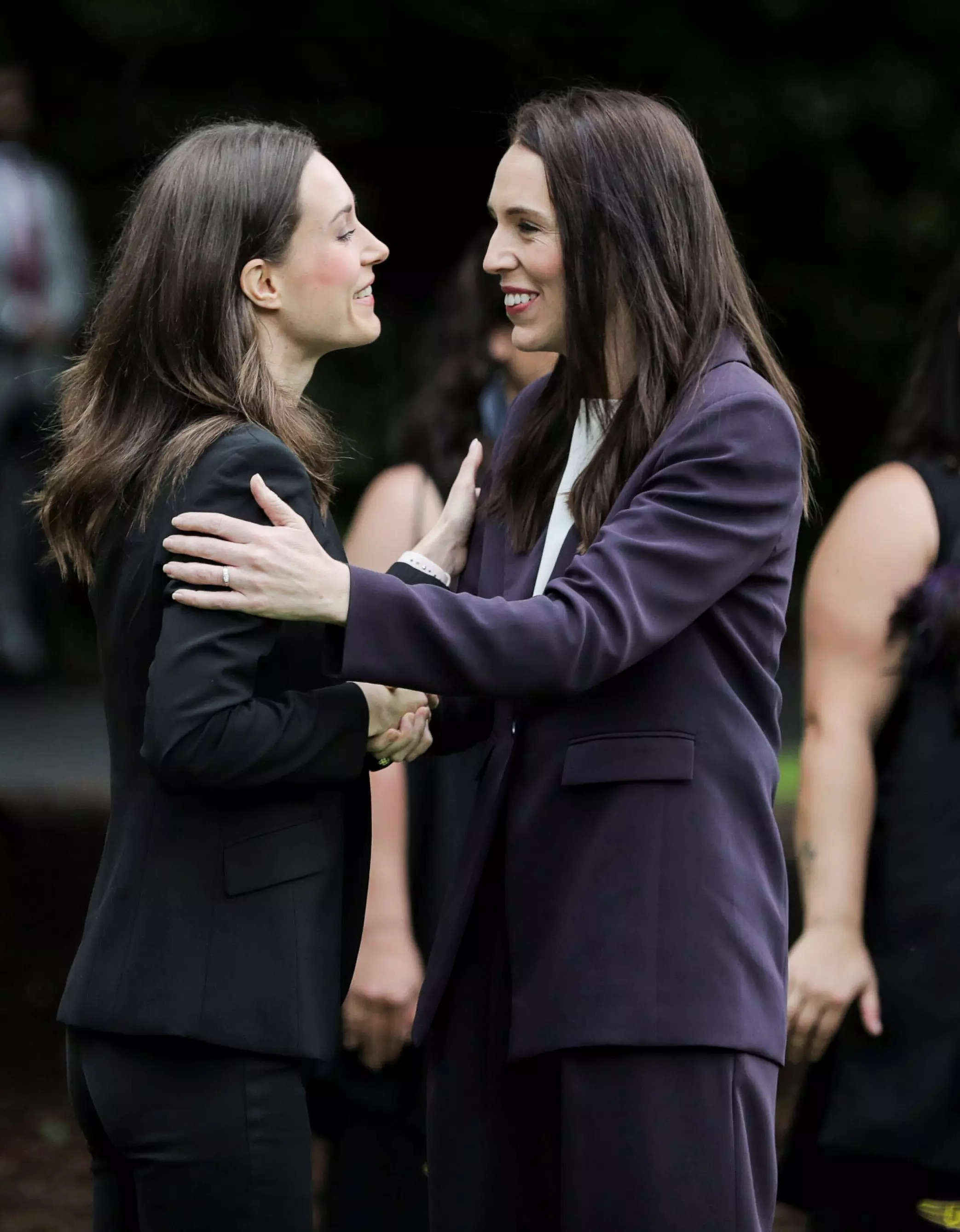 Watch New Zealand Pm Jacinda Ardern And Finnish Counterpart Sanna Marin Shoot Down Question On 9054