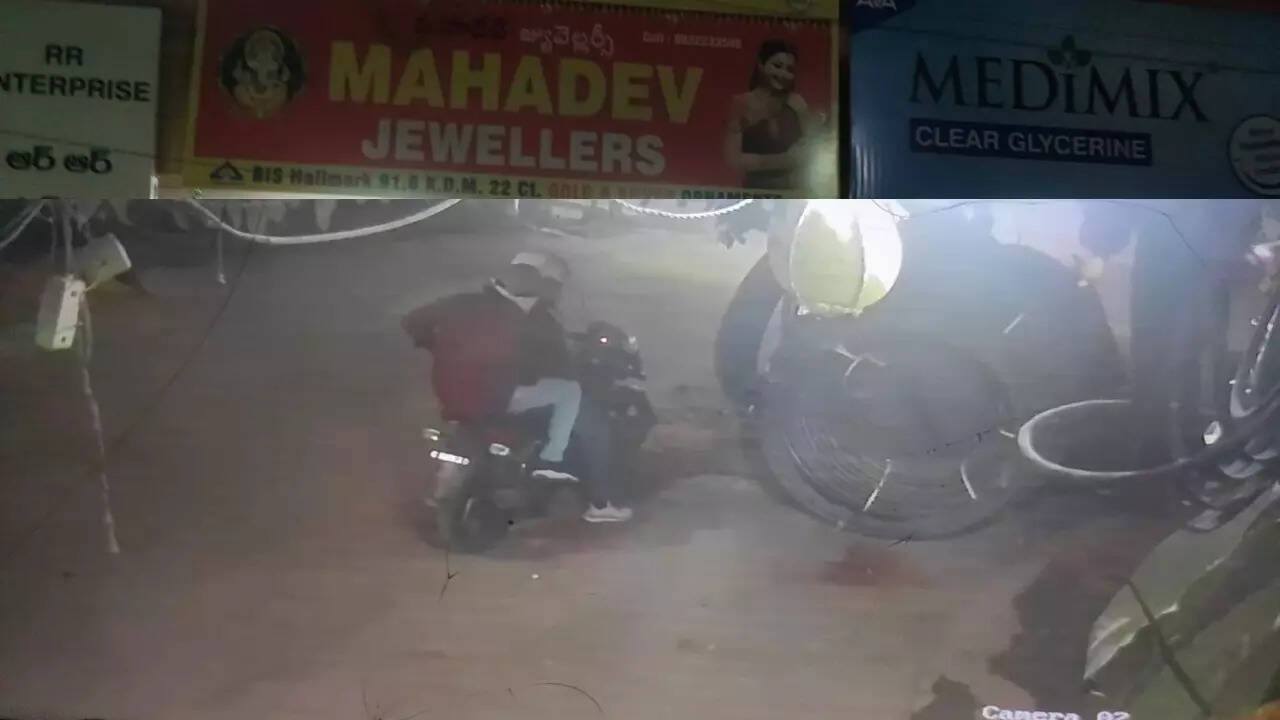 Hyderabad heist Bikeborne assailants rob jewellery after shooting