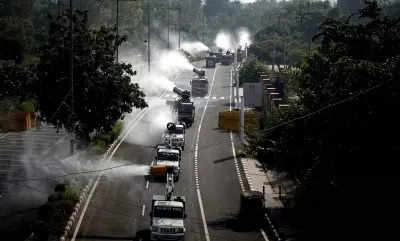 New Delhi: Mobile Anti-Smog Guns vehicles sprinkle water on a road to control pollution Municipal Corporation of Delhi (MCD), in New Delhi on Tuesday, Oct. 25, 2022. (Photo: Qamar Sibtain/IANS)