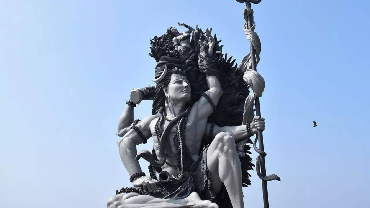 Soma Pradosh Vrat Today Shiva puja vidhi, shubh muhurat Trayodashi tithi timings mantras significance and katha