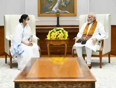 Prime Minister Narendra Modi meets West Bengal CM Mamata Banerjee, in New Delhi on August 05, 2022. (Photo: Twitter)