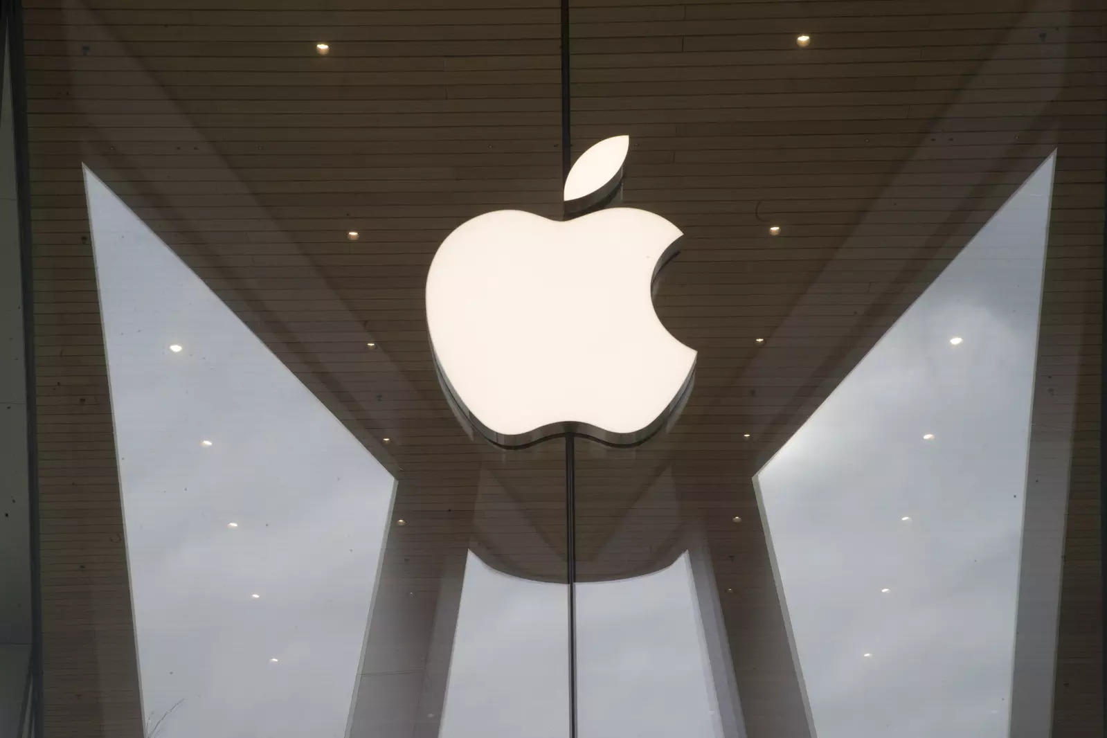 Apple Car launch delays to 2026, may cost under $1,00,000.