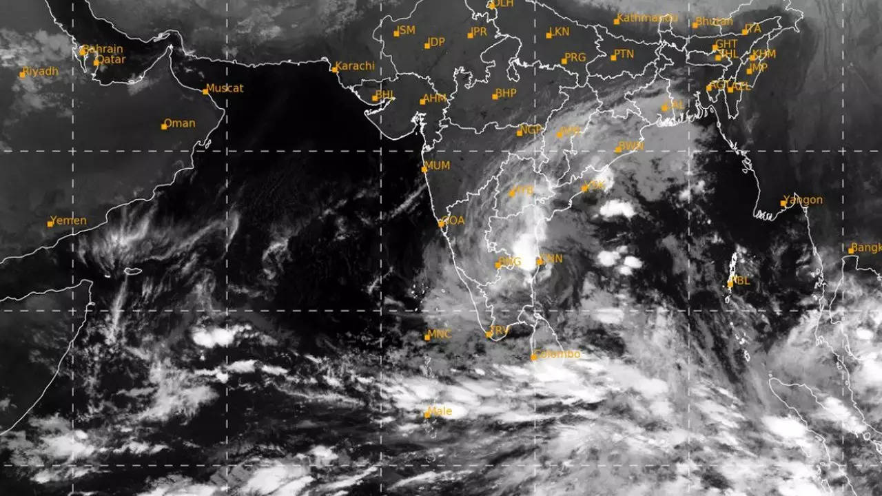Cyclone Mandous live satellite image