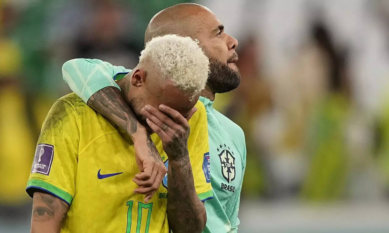 WATCH: Dani Alves consoles tearful Neymar after Brazil's defeat against  Croatia in FIFA World Cup 2022 quarterfinals