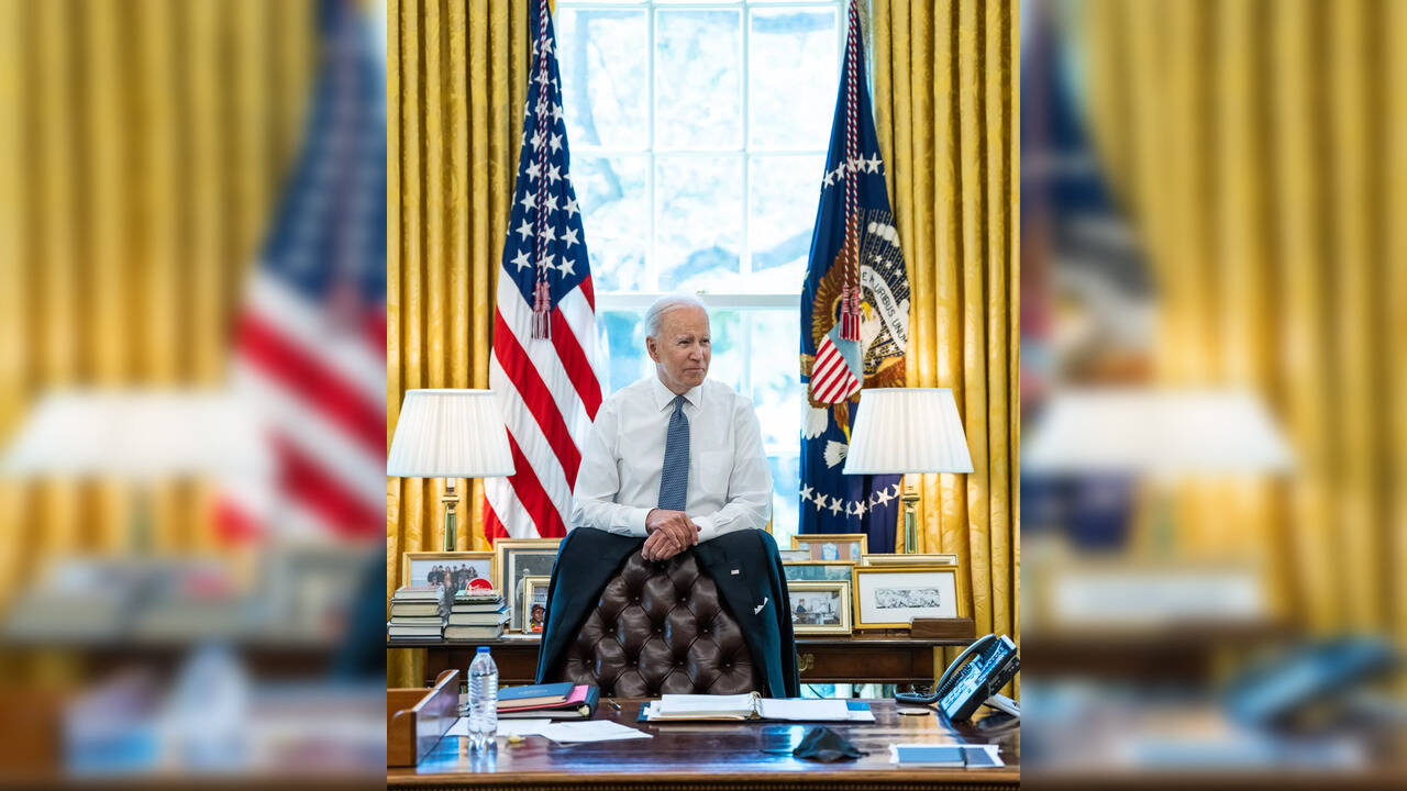 1000 Piece Biden And Harris Commemorative Puzzle - Modern Art Portrait With American Flag Background - View #10