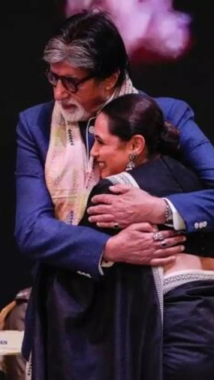 Big B hugs Rani Mukherji