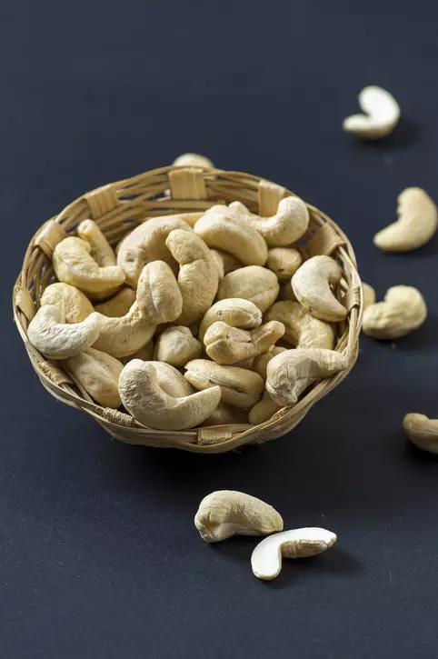 Raw cashews