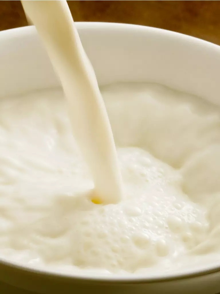 Raw milk instead of a cleanser