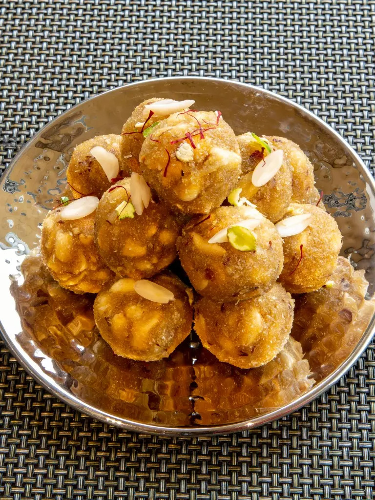 How to make gond laddu