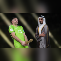 WATCH Argentina goalkeeper Emiliano Martinez's controversial gesture