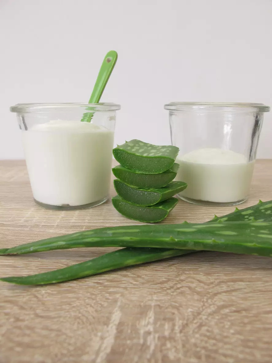 Aloe vera and yogurt mask