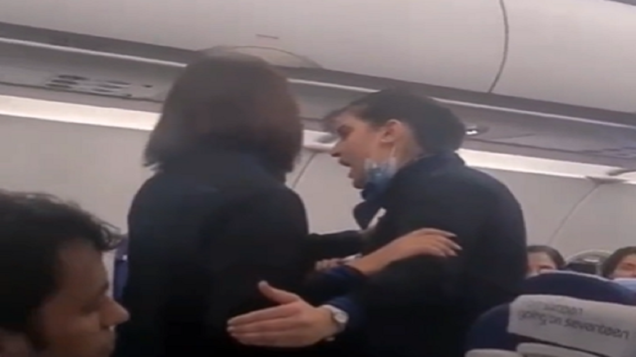 Heated argument between IndiGo air hostess and passenger