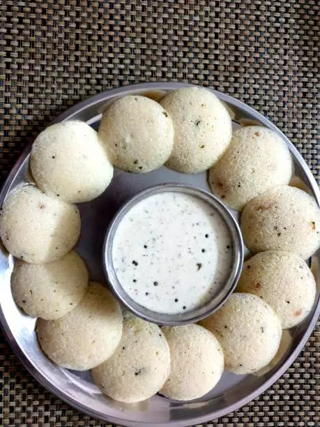 Idli with coconut chutney