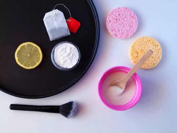 Rice flour and tea bag mask