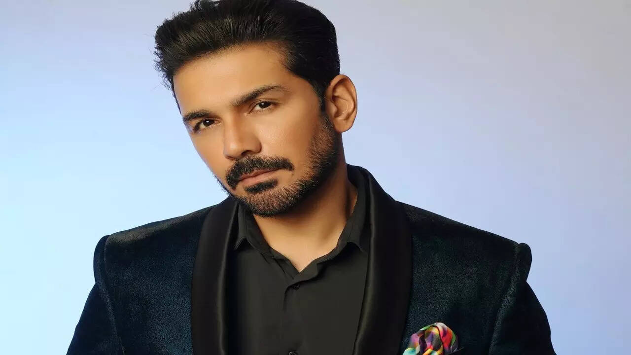 Abhinav Shukla called out for 'pyaar main mar mit jaana' tweet after Tunisha Sharma's death: Expected better from you Abhinav Shukla called out for 'pyaar main mar mit jaana' tweet after Tunisha Sharma's death: Expected better from you