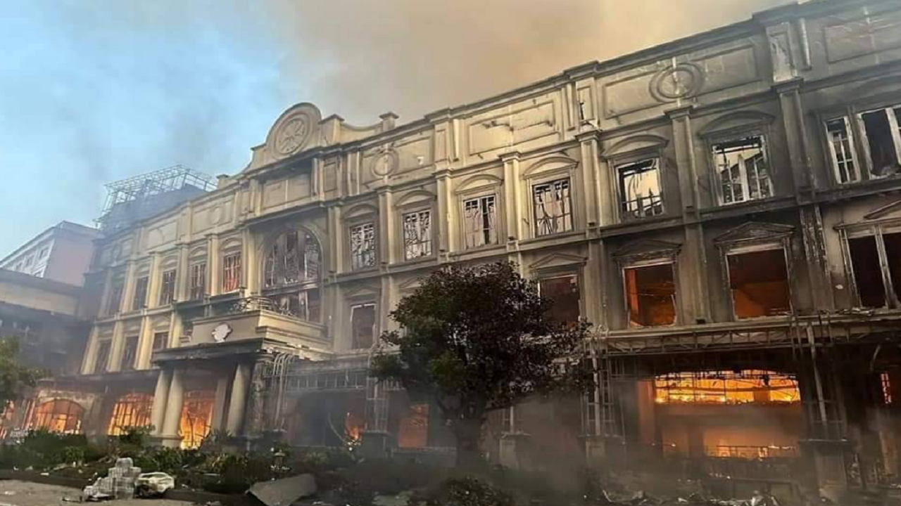 Cambodia hotel fire (Photo: Twitter/@Ruamduay)