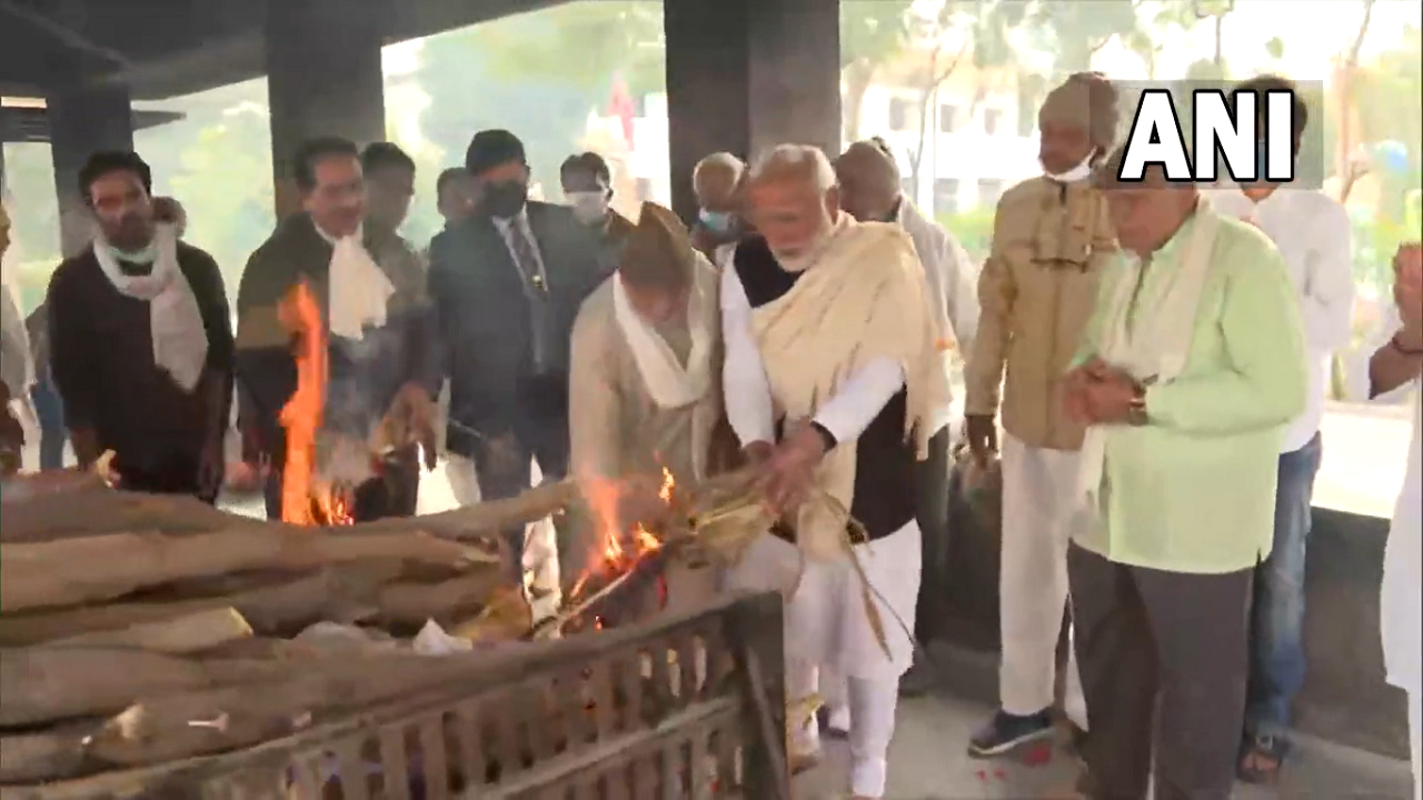 Heeraben Modi, Prime Minister's mother cremated in Gandhinagar