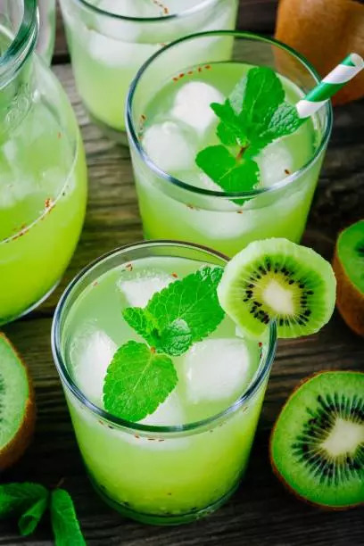 Kiwi sangria