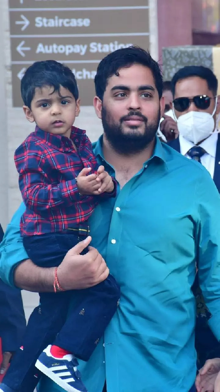 Akash Ambani with son Prithvi