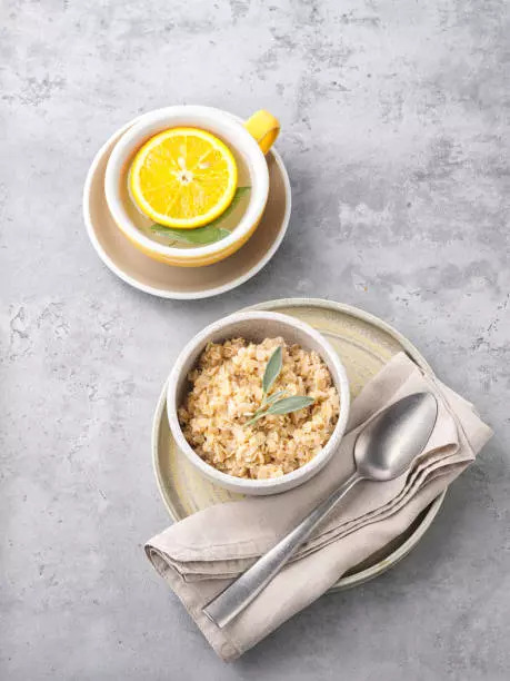 Oatmeal and lemon mask