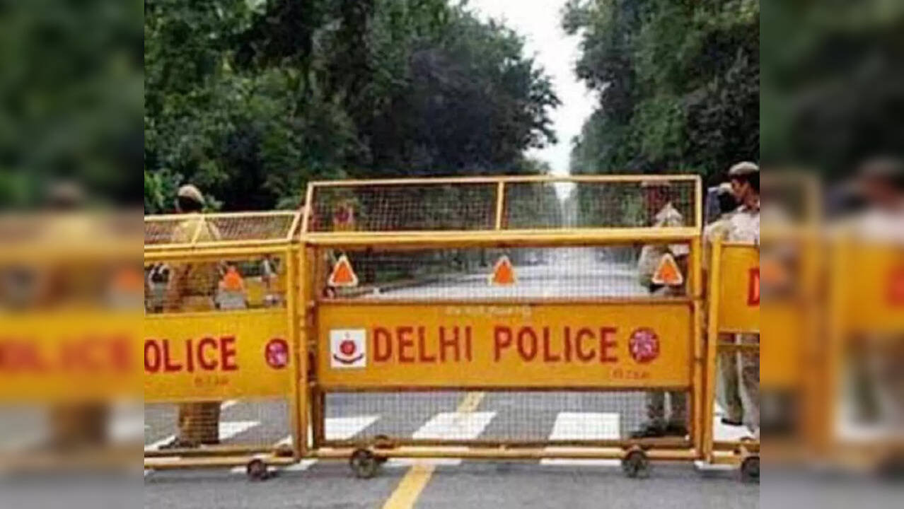 Man tries to drag 19yearold girl inside car in Delhi's Pandav Nagar