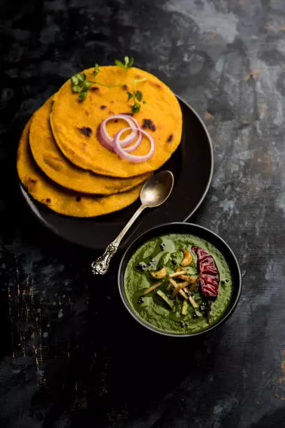 Sarson saag-makki roti