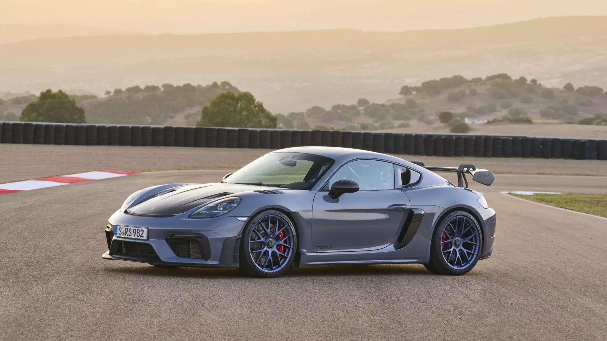 Porsche 718 Cayman GT4 RS set to exclusively premier in India on January 25.