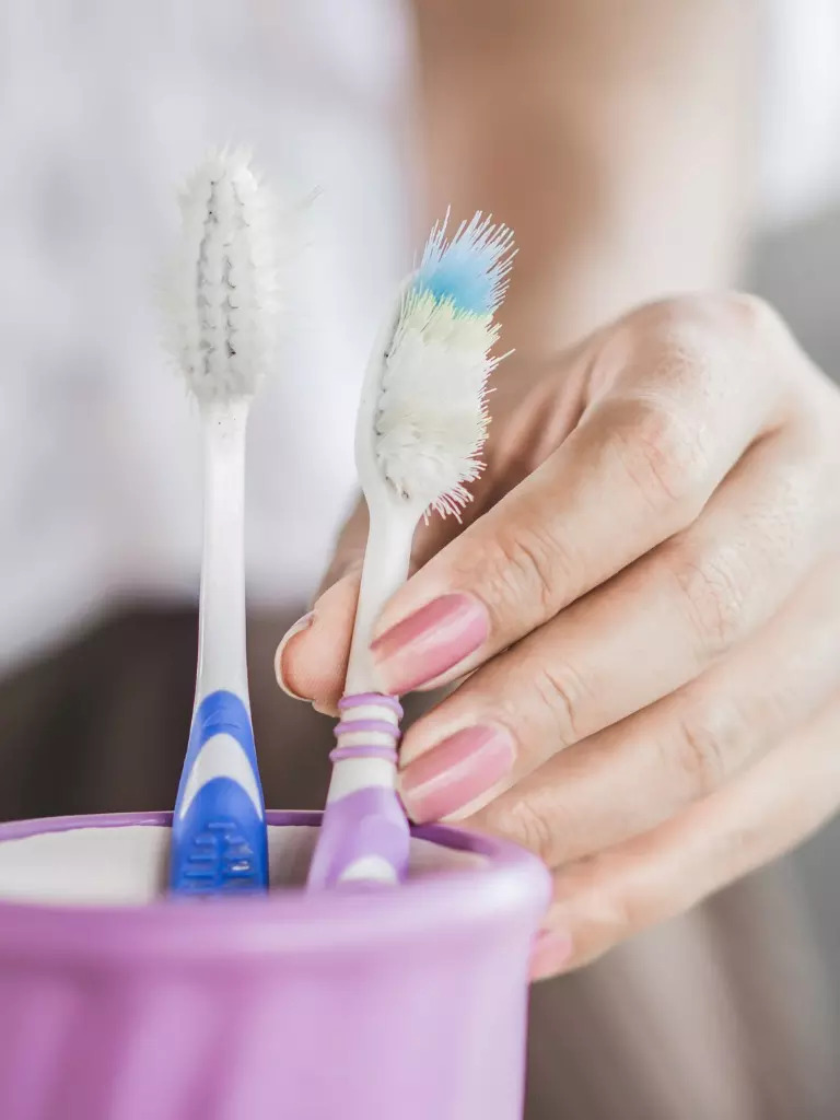 Using the same toothbrush for long