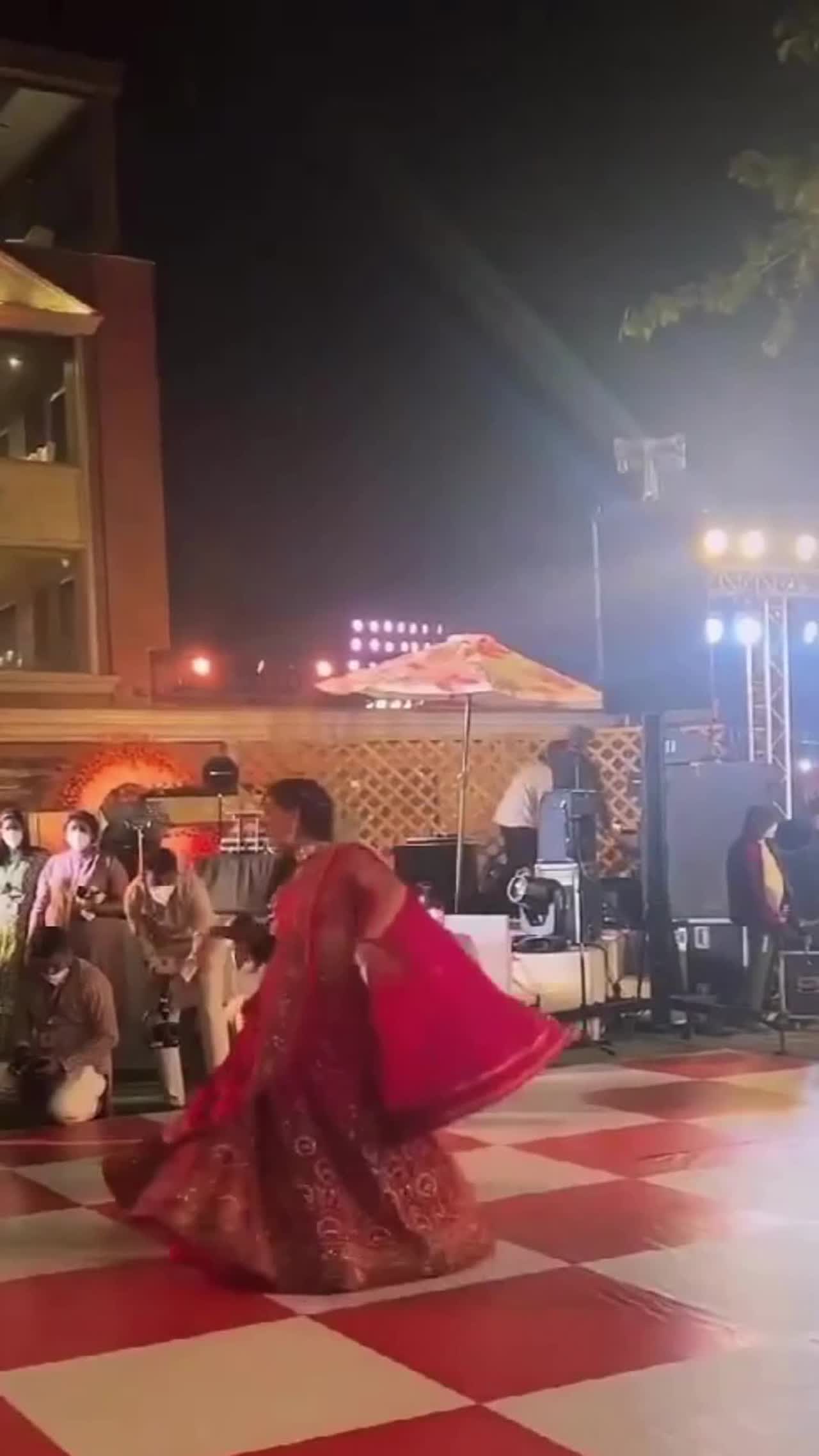 Radhika dances to Ghar More Pardesiya