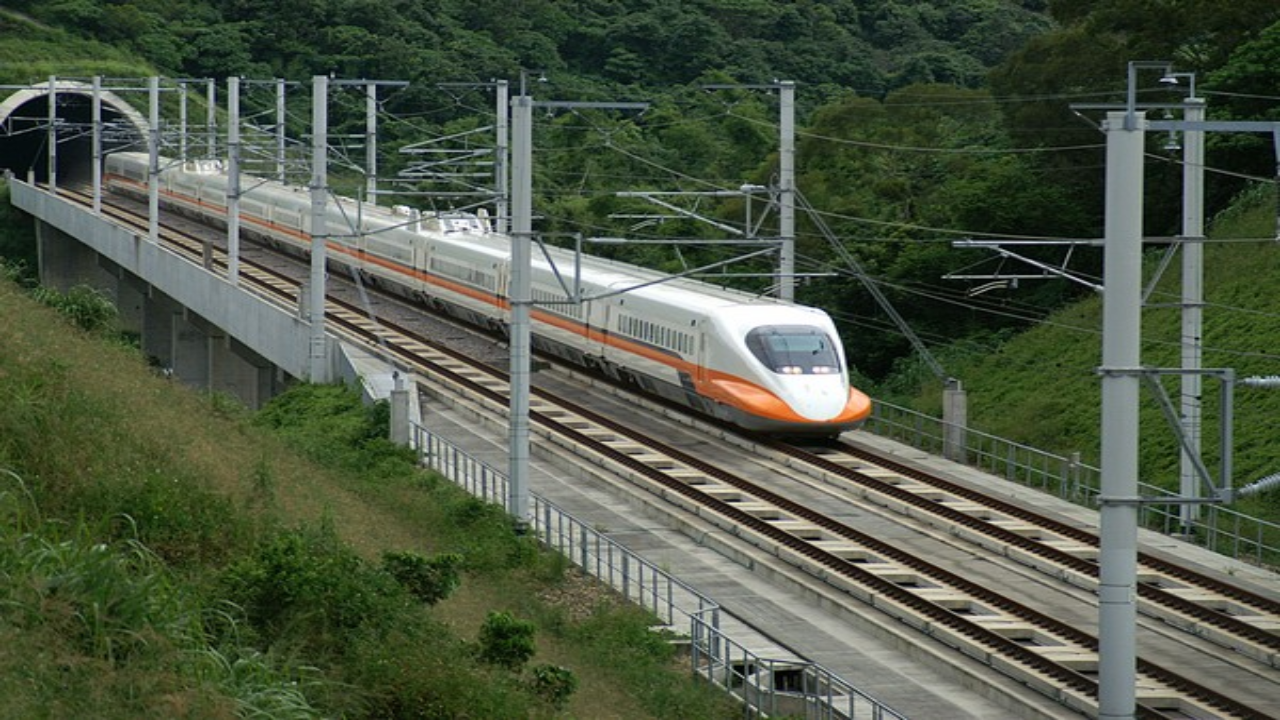 Ahmedabad-Mumbai Bullet Train Project Update: Viaduct Installation Of ...