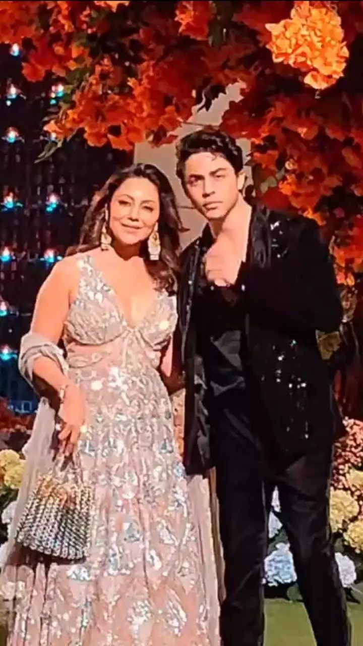 Gauri Khan with son Aryan Khan