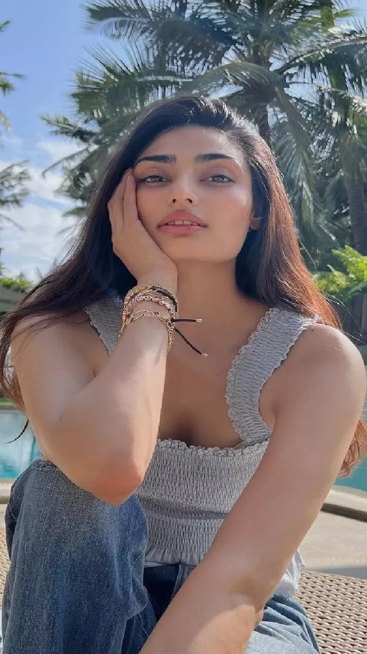 Athiya chills at her farmhouse