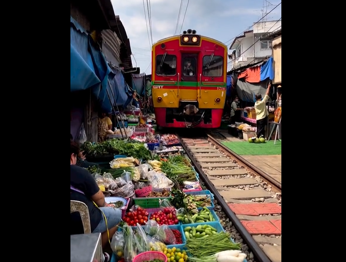 Hoop Rom market Thailand