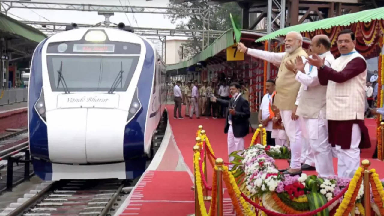 Two new Vande Bharat trains from Mumbai; PM Modi may flag off the services  on Feb 10 | Mumbai News, Times Now