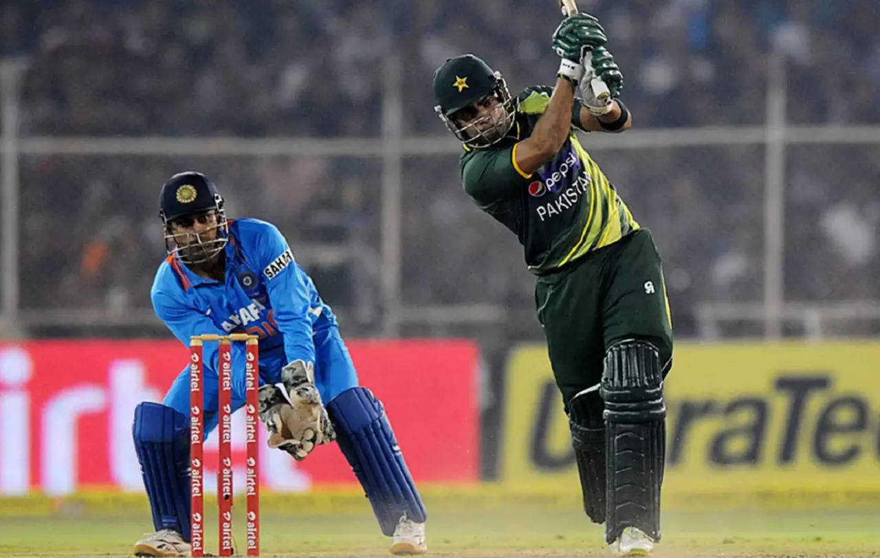 india-mai-jab-khelta-hoon-aisa-lgta-hai-ki-umar-akmal-s-massive