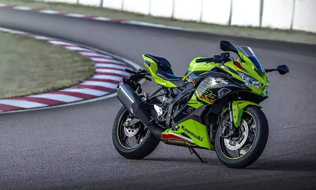 Kawasaki Ninja ZX-4R in-line four-cylinder bike launched: Produces ...