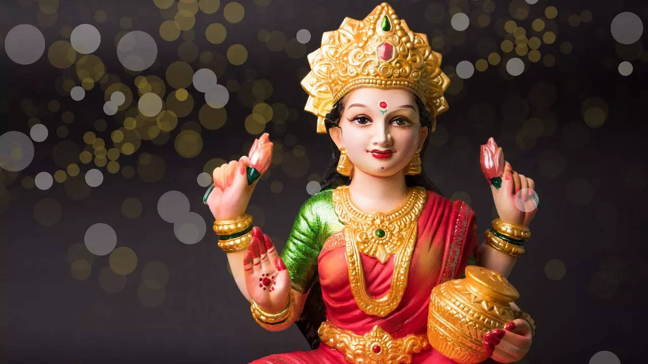 Goddess Lakshmi Aarti Lyrics PDF: Om Jai Laxmi Mata Lakshmi ji ki aarti  lyrics in English and Hindi | Spirituality News, Times Now