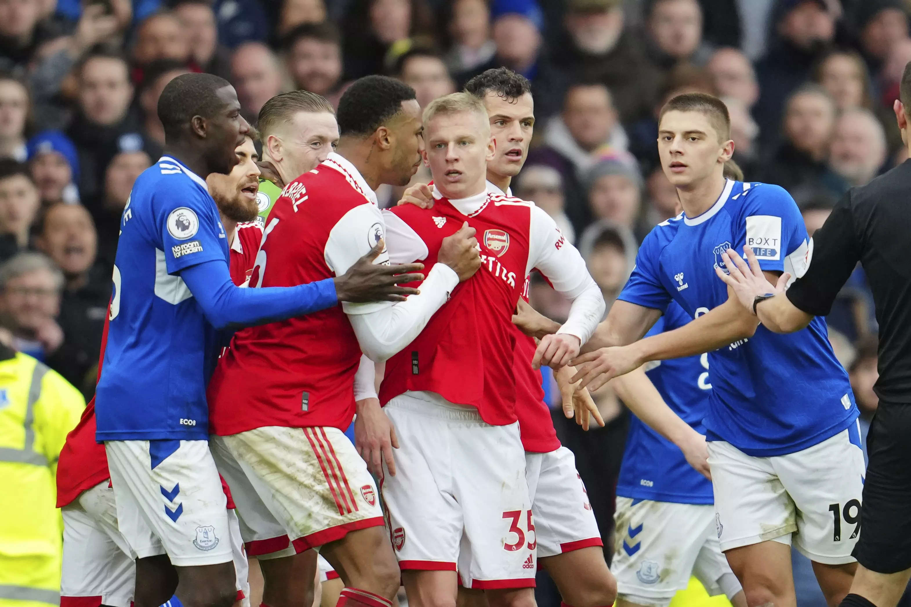 Arsenal title bid rocked by Everton, dismal Liverpool crash again