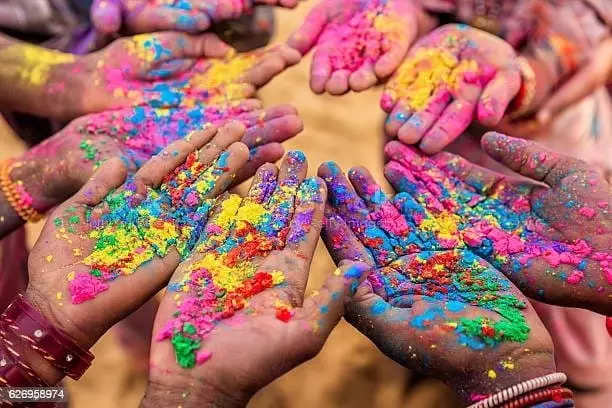 wow free on holi festival for people