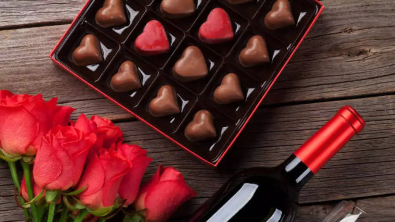 Happy Chocolate Day 2023: Dark Chocolate or Candies? Love ...