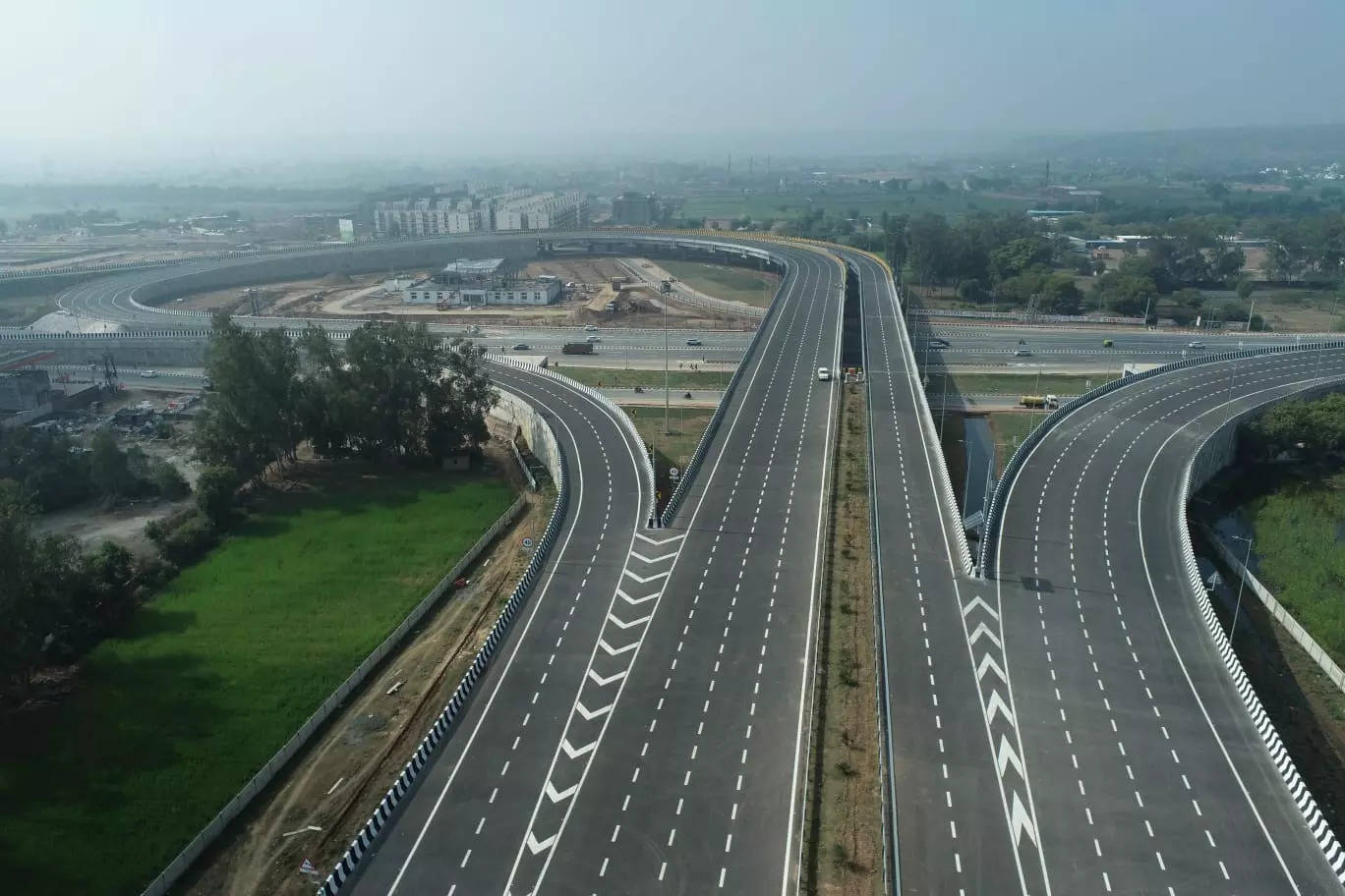 अच्छी खबर दिल्ली वालों!  नितिन गडकरी ने दिल्ली की सड़कों को बेहतर बनाने के लिए 1,500 करोड़ रुपये देने का वादा किया