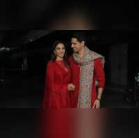 Newlyweds Sidharth Malhotra, Kiara Advani dance to dhol beats in front of actor\'s house in New Delhi. WATCH