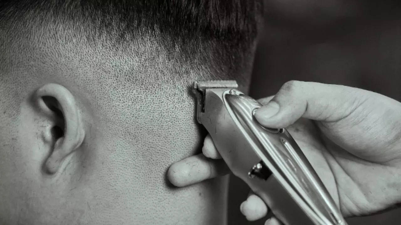UP: Ambedkar Nagar school forcefully shaves student's head over 'military'  haircut
