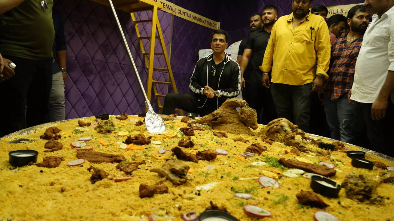 Sonu Sood Plate Actor launches India’s biggest Mandi plate in