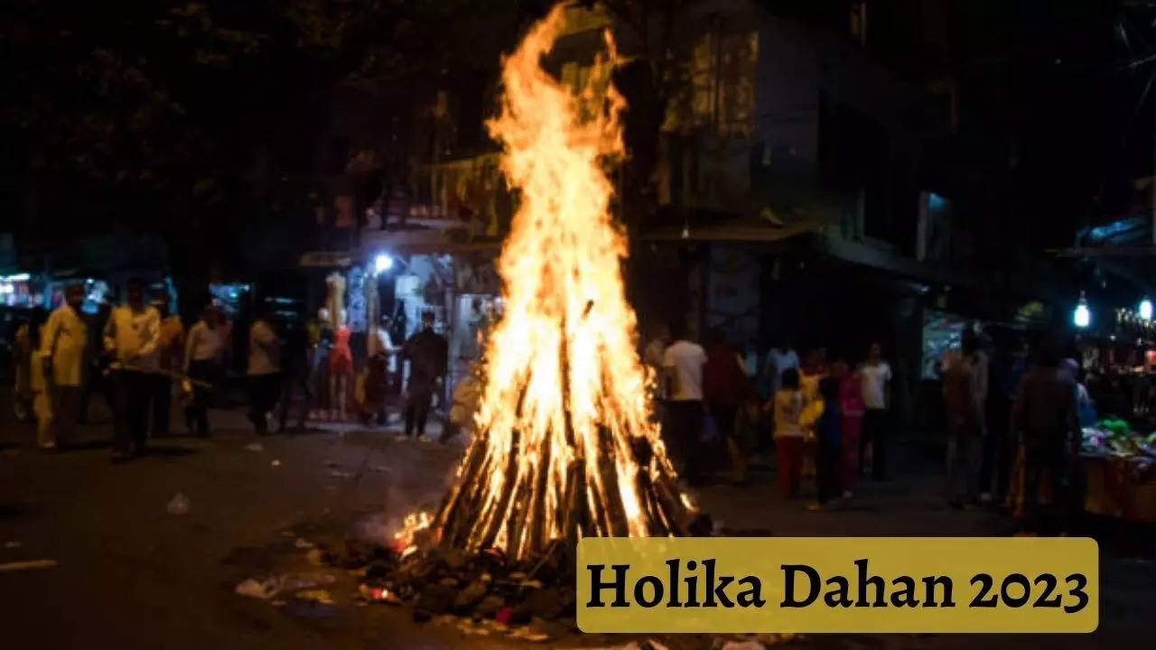 Holika Dahan 2023 Timing Today: Celebrating Choti Holi Today? Here Is ...