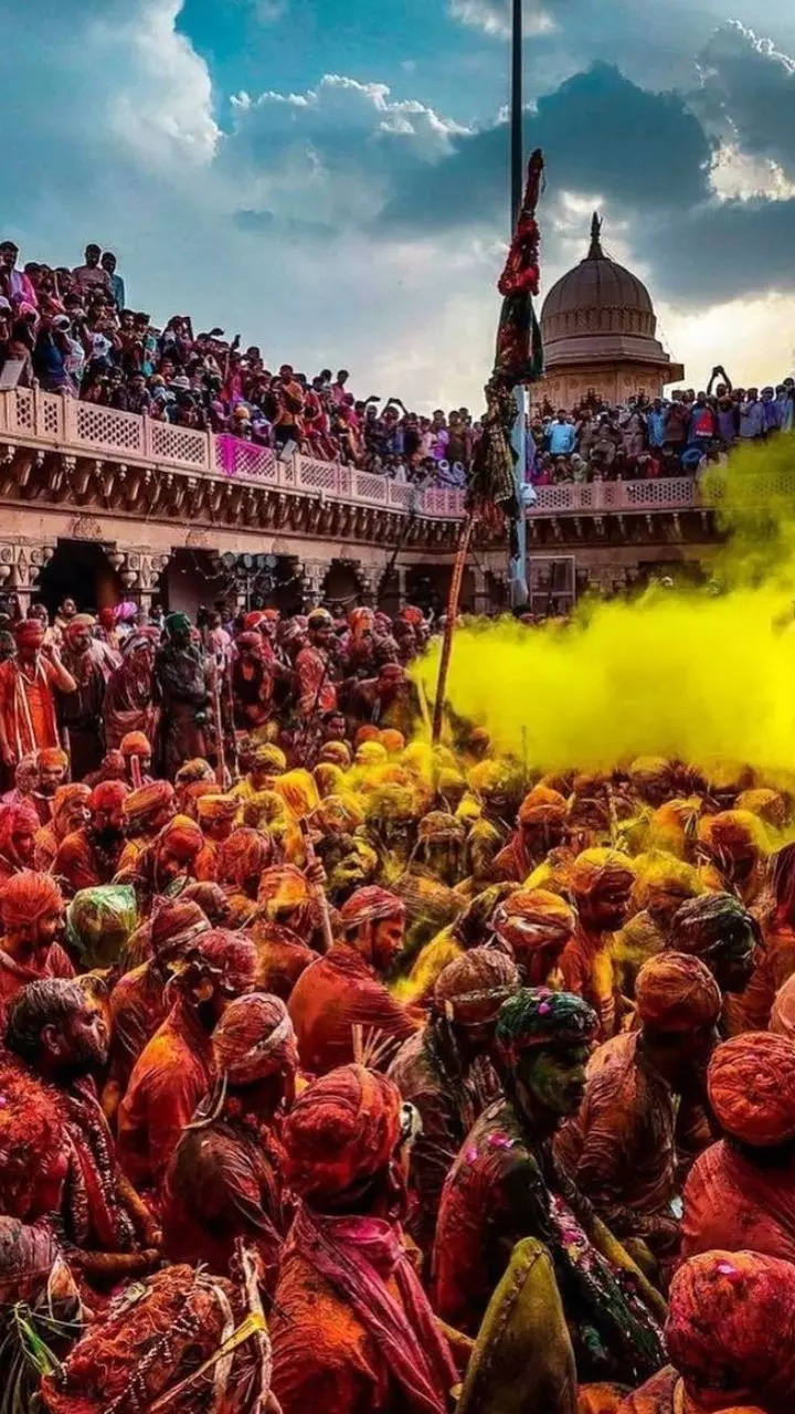 Braj Ki Holi Holi Celebrations 2023 in Mathura Vrindavan in pics